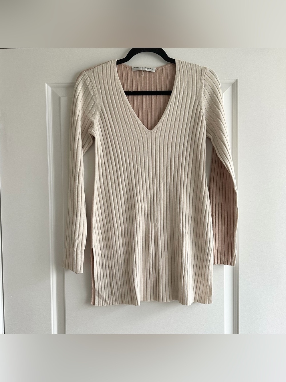 Trina Turk Two Toned Colorblock Cream and Tan V Neck Ribbed Long Sweater